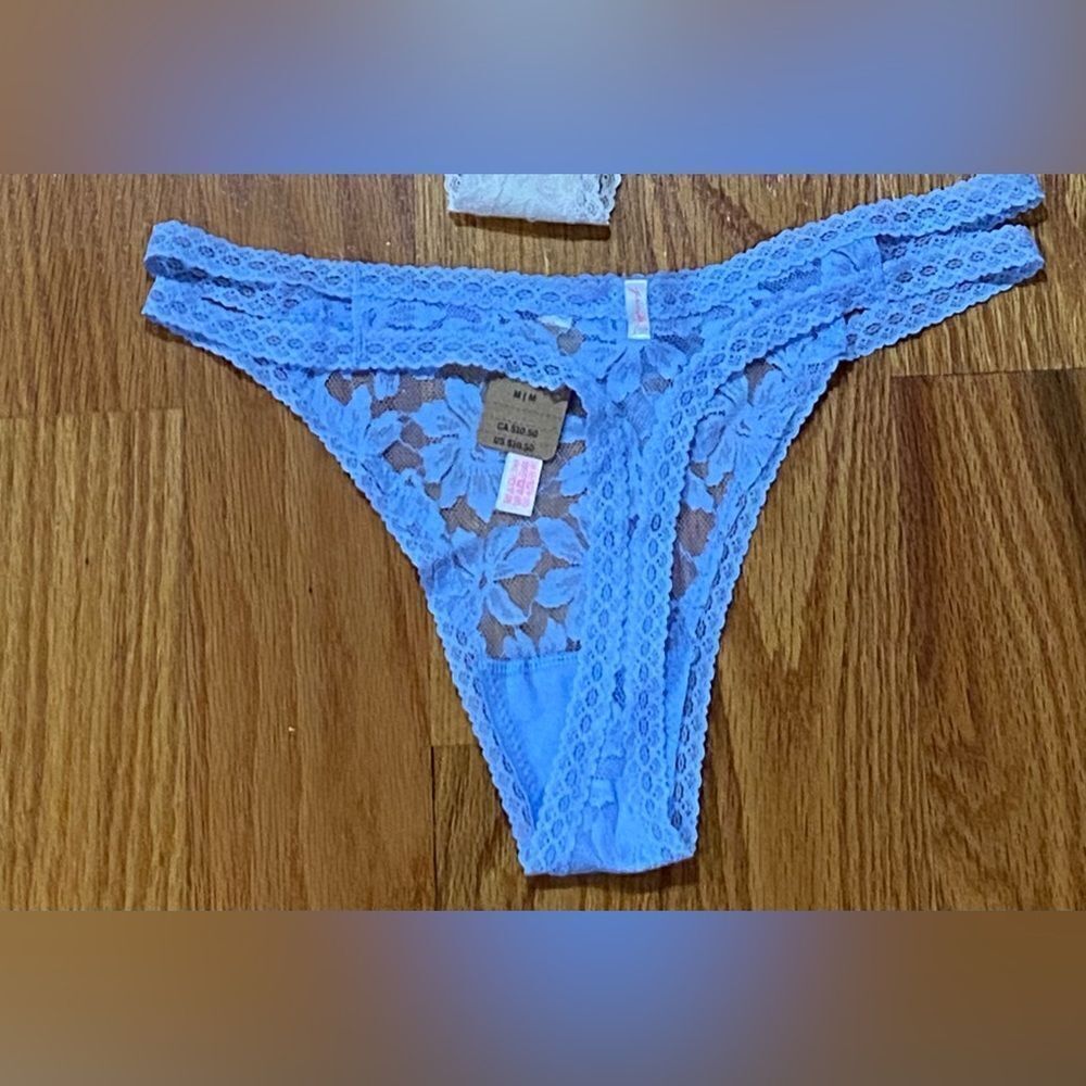 VS Pink lace thong - Picture 2 of 3